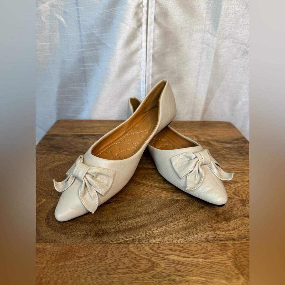 Elegant Cream Bow Flats